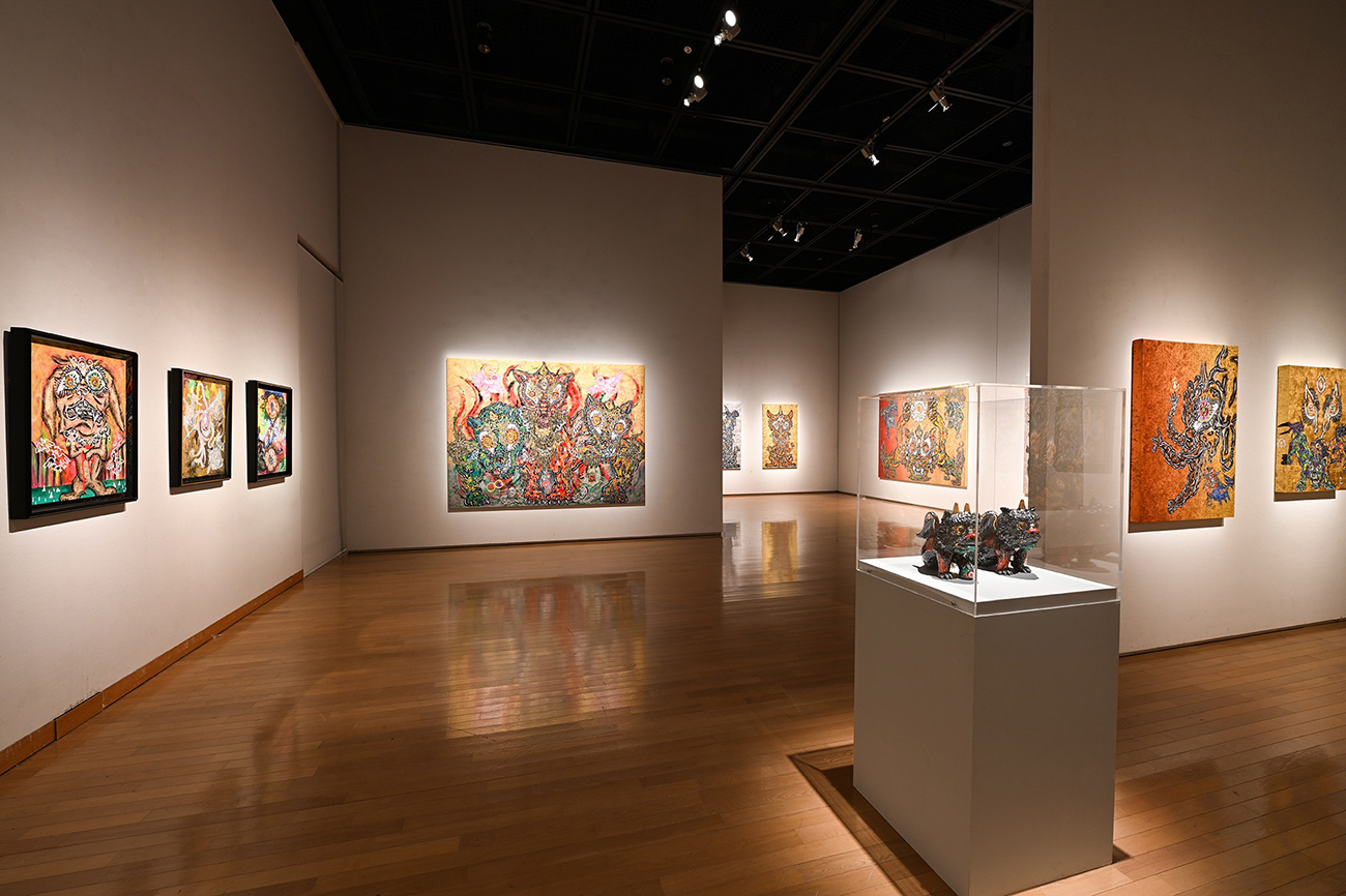 小松美羽展の会場風景