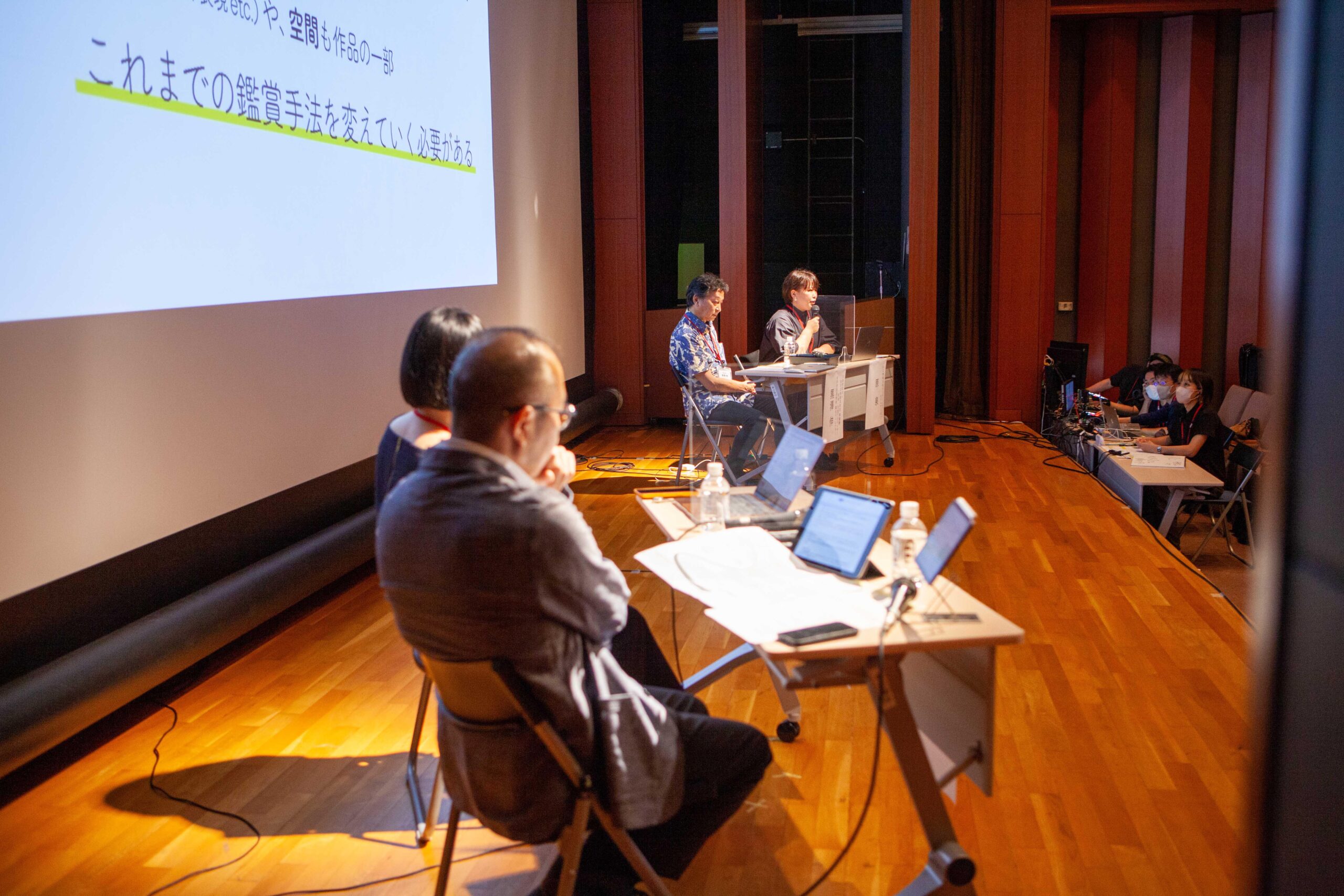 『美術館と対話型鑑賞』トークの様子