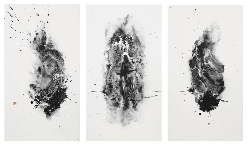 《鼓動》2021年 墨/紙 3連作品 各105.0×58.0cm