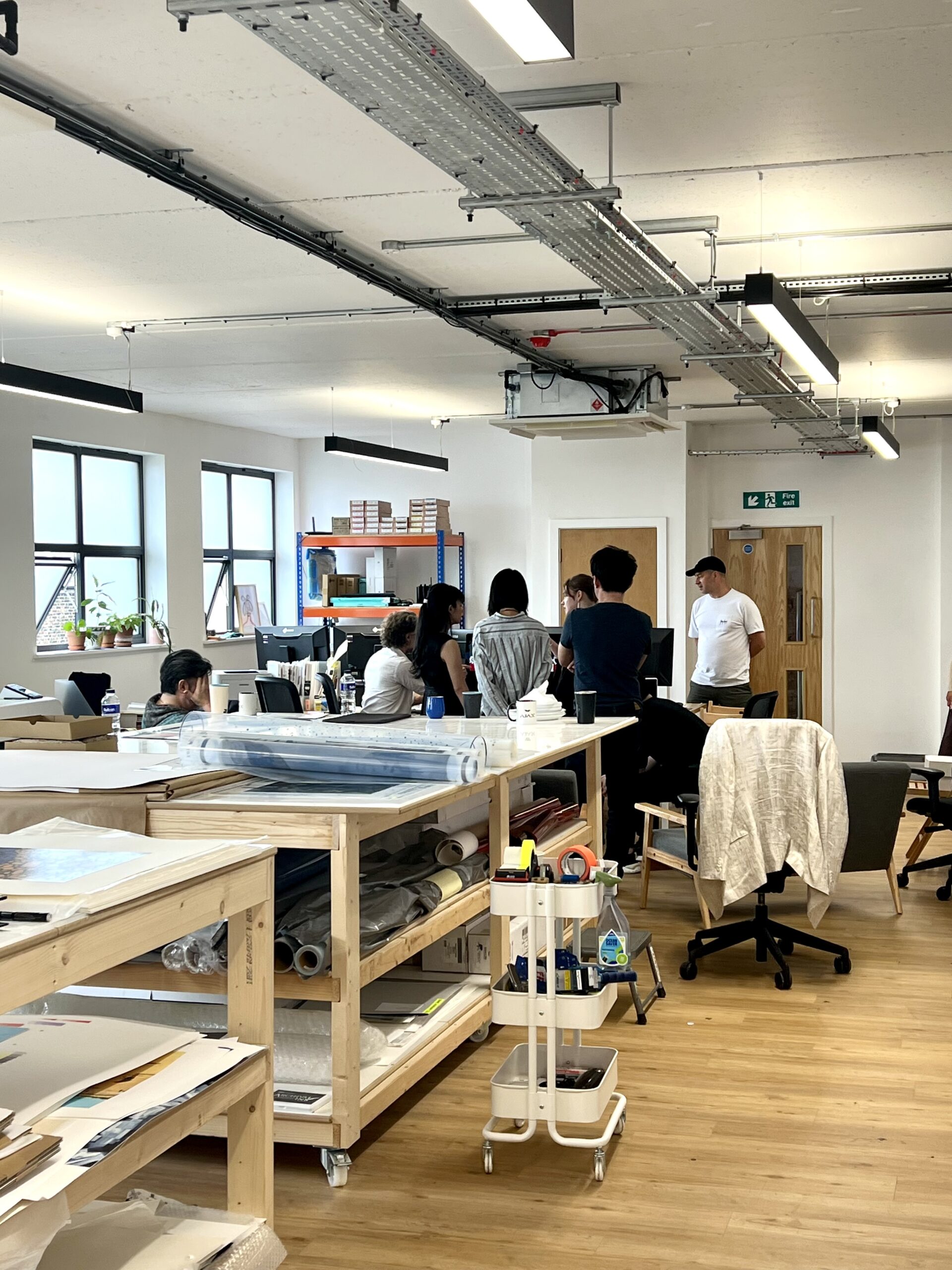 ロンドンの工房でのミーティング風景