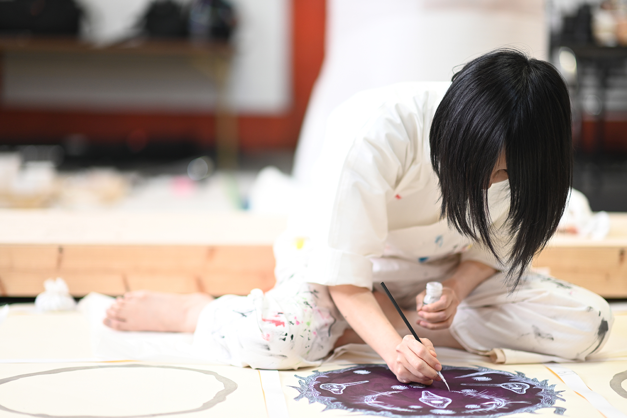 小松美羽の制作風景
