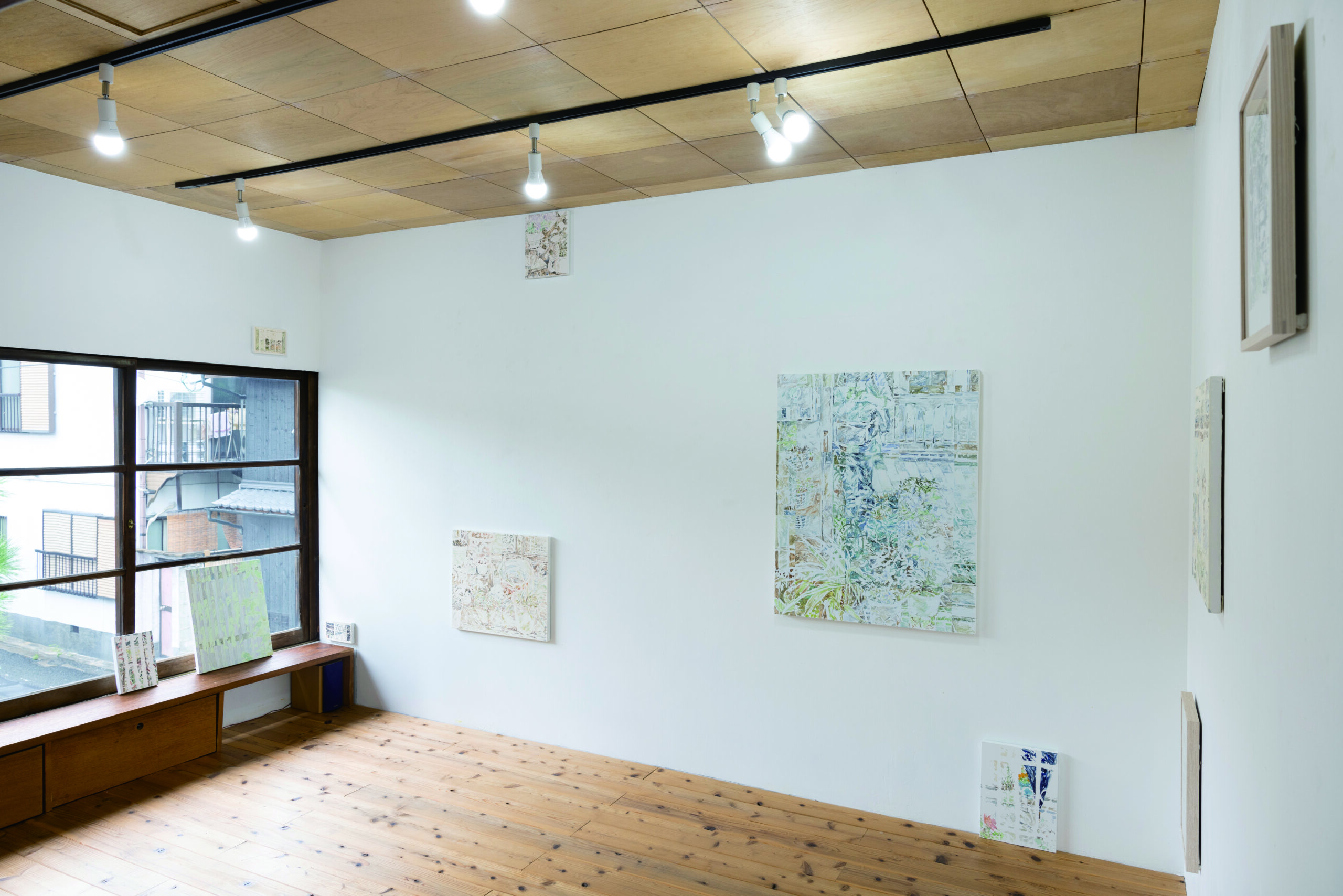「季節の変わり目、風のすきま」展示風景