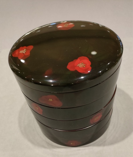 永守紋子《五段皿重 椿》