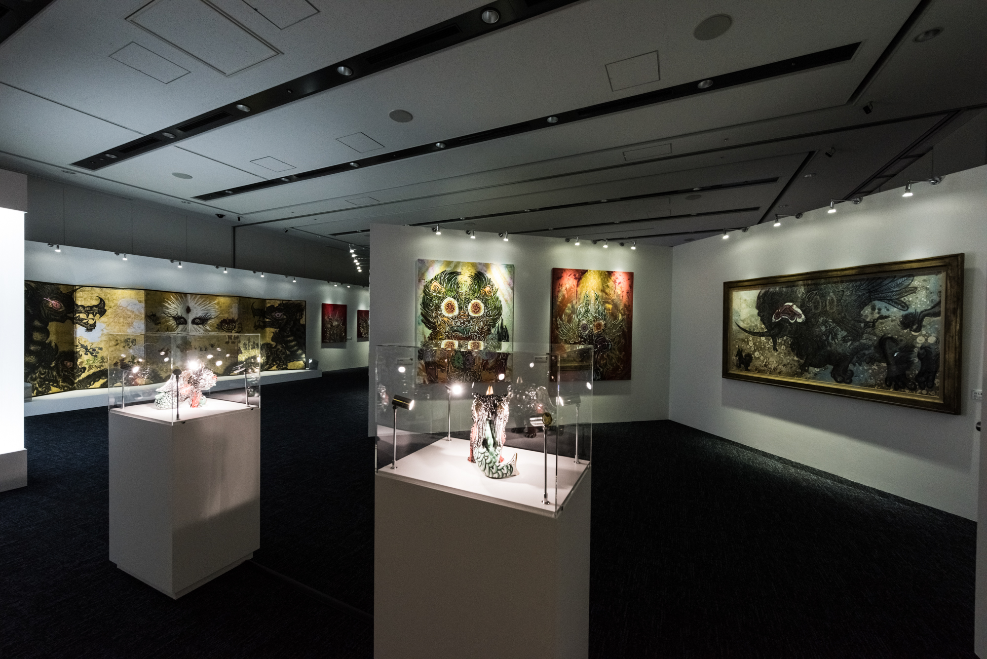 小松美羽展「神獣～エリア21～」会場風景