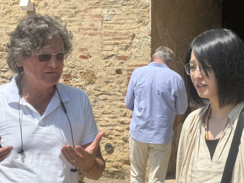 Galleria ContinuaファウンダーのMario Cristiani（左）