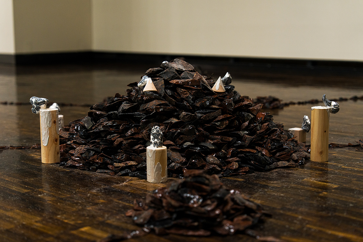 小松美羽《黒曜石は旧石器時代のインターネットのようなものだった》画像