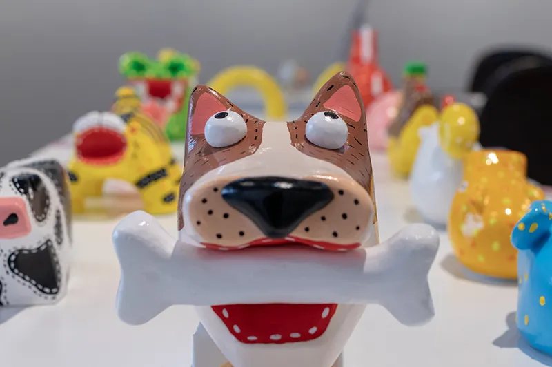 会場に並べられた立体作品