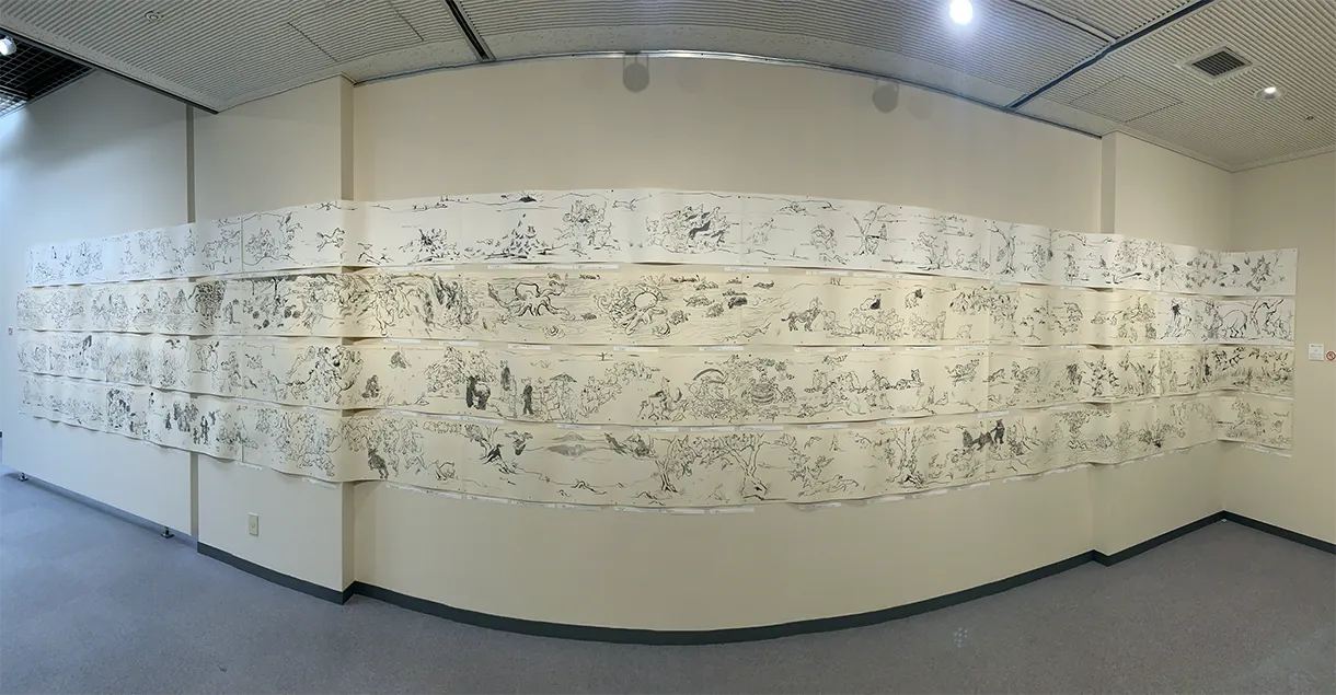 松本亮平《動物界における百の寓意》2015年 墨/和紙 34.0×380.0cm