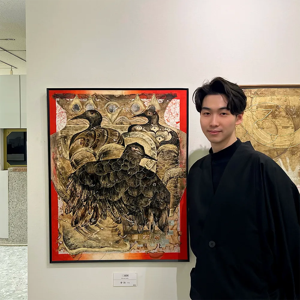 作品《三羽図》と並ぶ李丹