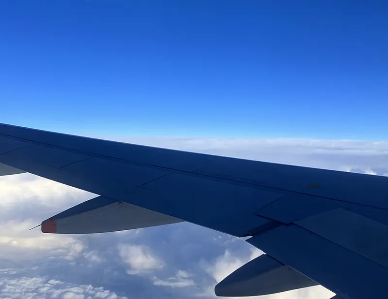 北海道行きの飛行機上空（で、これを書いている）